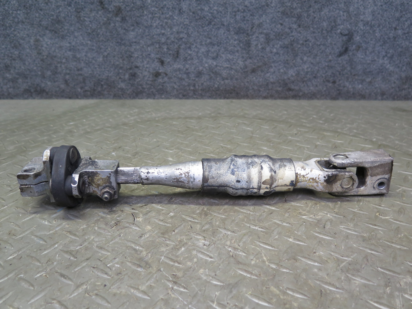 94-99 BMW E36 318i 318ti Steering Column Lower U Joint Shaft OEM
