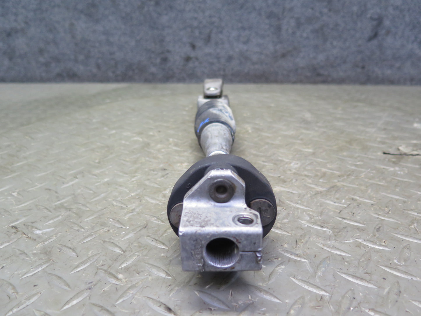 94-99 BMW E36 318i 318ti Steering Column Lower U Joint Shaft OEM