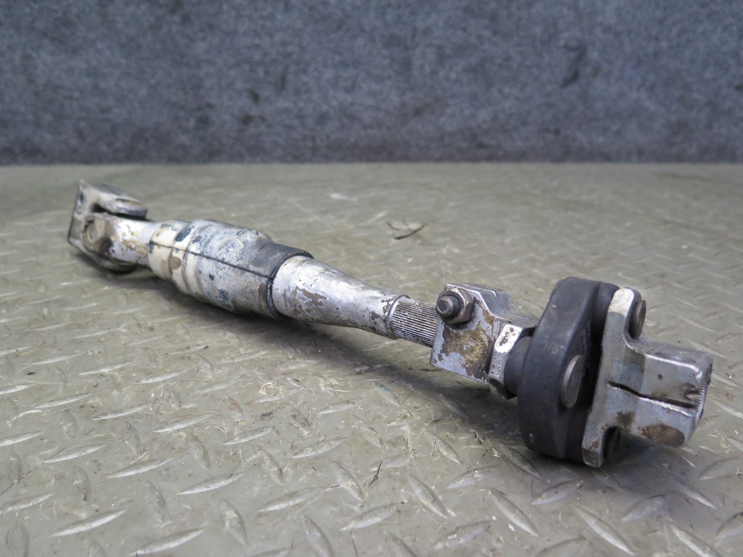 94-99 BMW E36 318i 318ti Steering Column Lower U Joint Shaft OEM