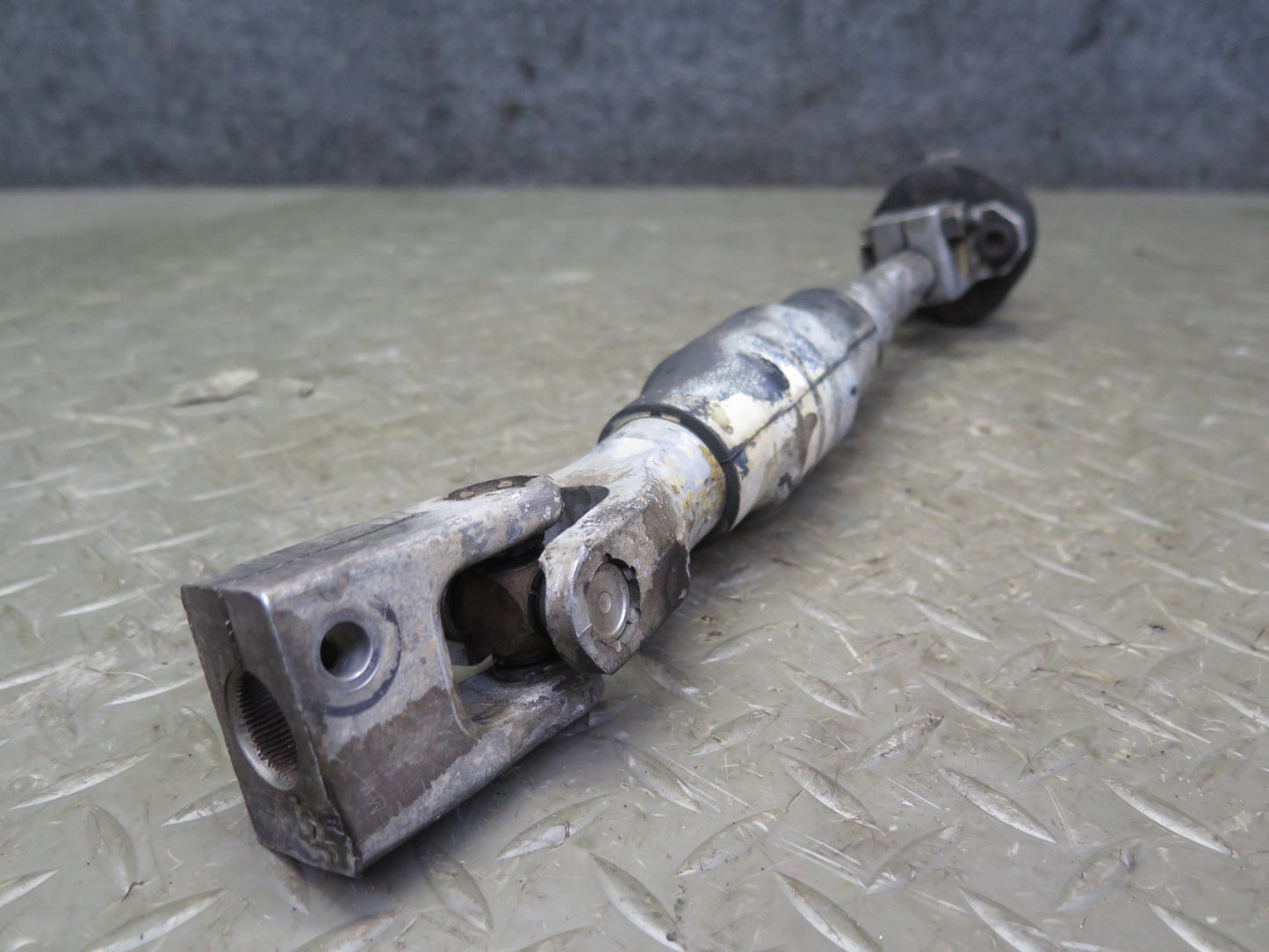 94-99 BMW E36 318i 318ti Steering Column Lower U Joint Shaft OEM