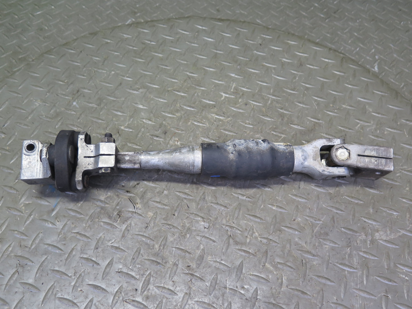 94-99 BMW E36 318i 318ti Steering Column Lower U Joint Shaft OEM