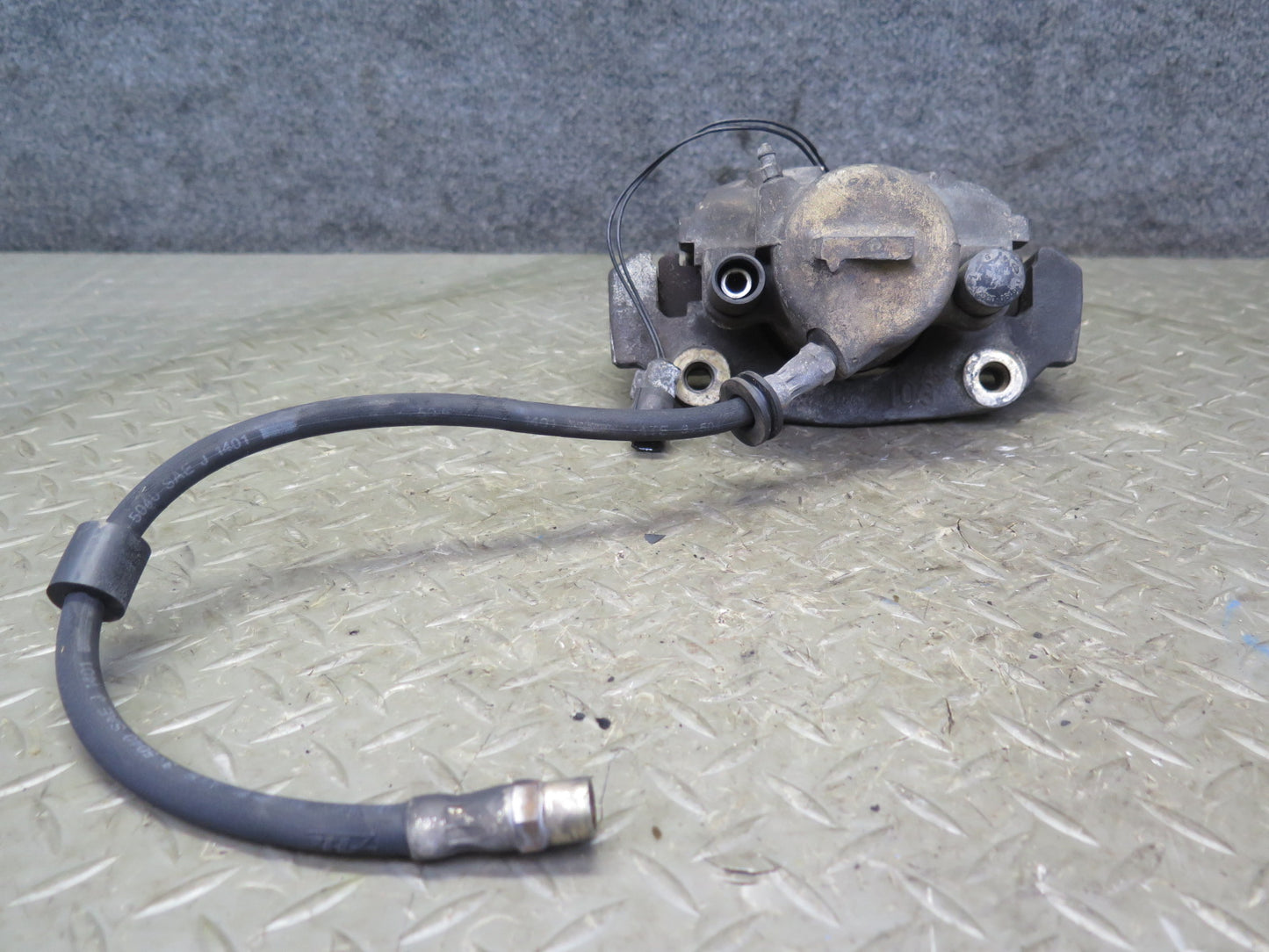 84-89 BMW E24 633CSI 635CSI Set of 2 Front Left & Right Brake Caliper 115K OEM