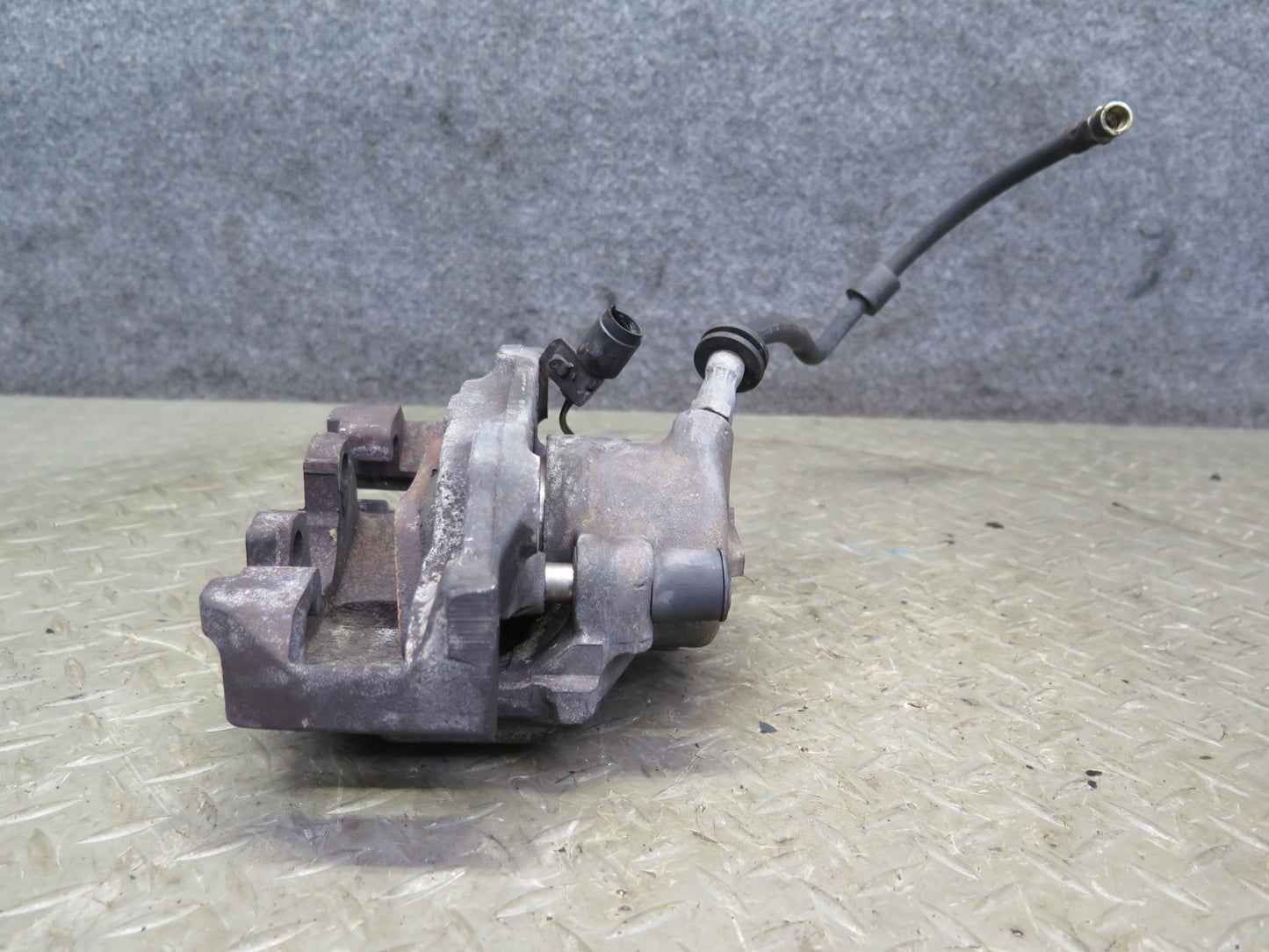 84-89 BMW E24 633CSI 635CSI Set of 2 Front Left & Right Brake Caliper 115K OEM