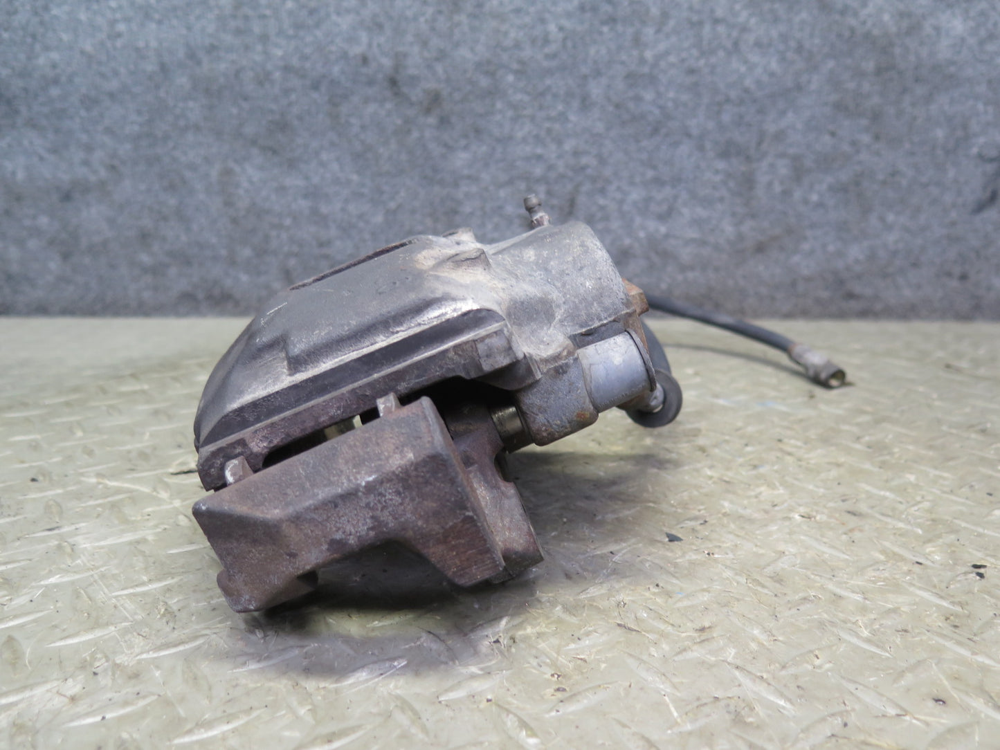 84-89 BMW E24 633CSI 635CSI Set of 2 Front Left & Right Brake Caliper 115K OEM