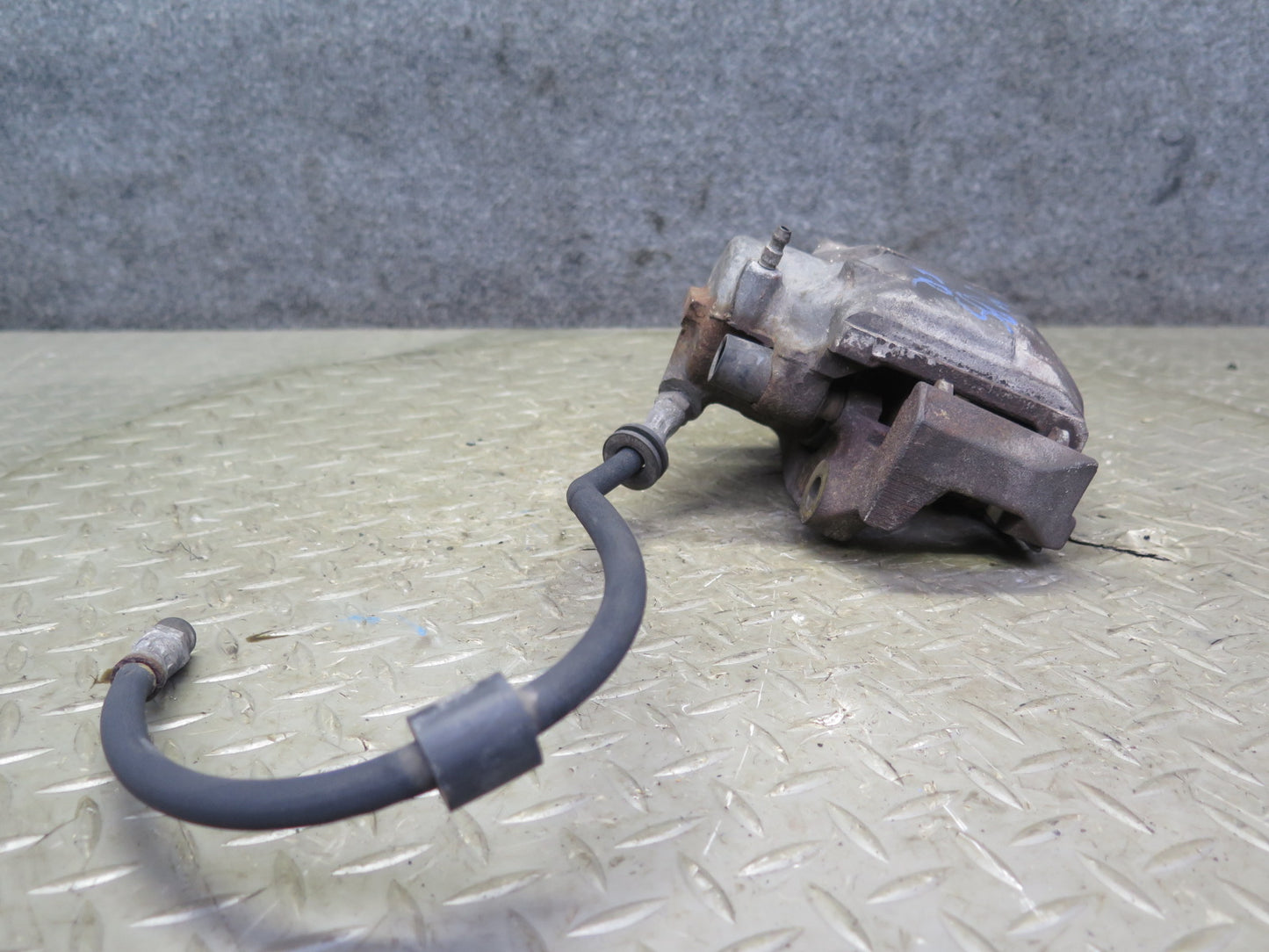 84-89 BMW E24 633CSI 635CSI Set of 2 Front Left & Right Brake Caliper 115K OEM