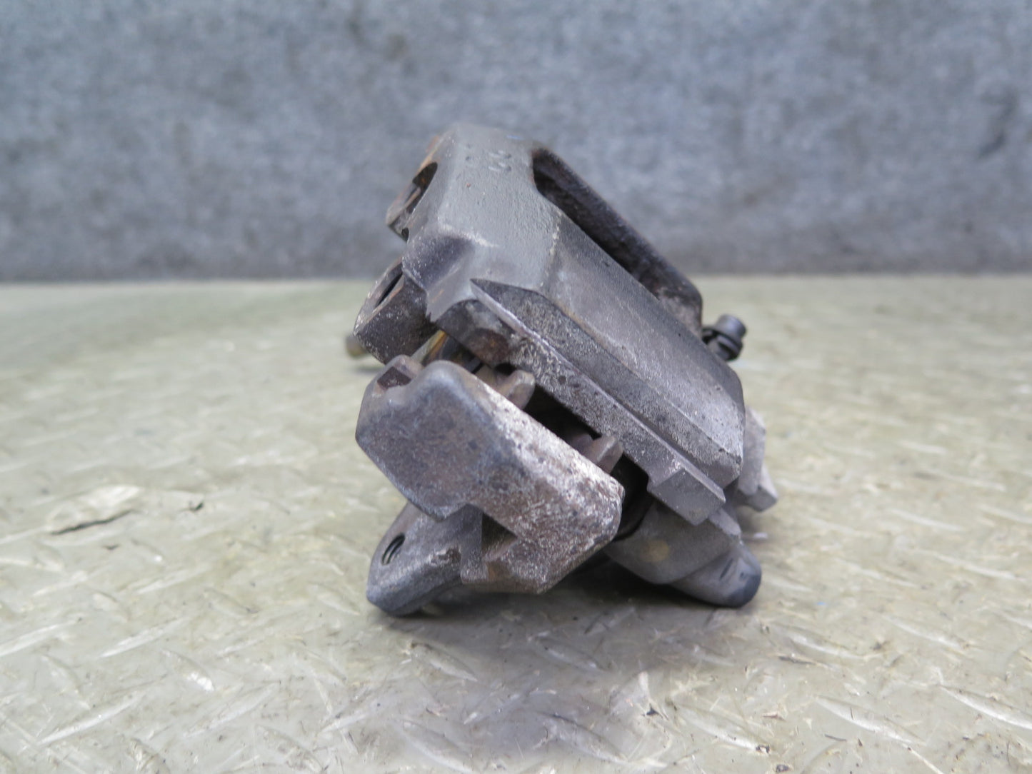 83-89 BMW E24 633CSI 635CSI Set of 2 Rear Left & Right Brake Caliper 115K OEM