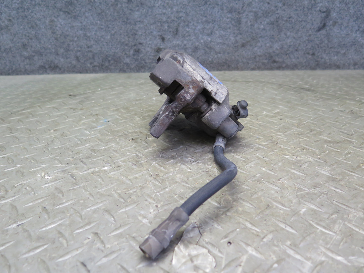 83-89 BMW E24 633CSI 635CSI Set of 2 Rear Left & Right Brake Caliper 115K OEM