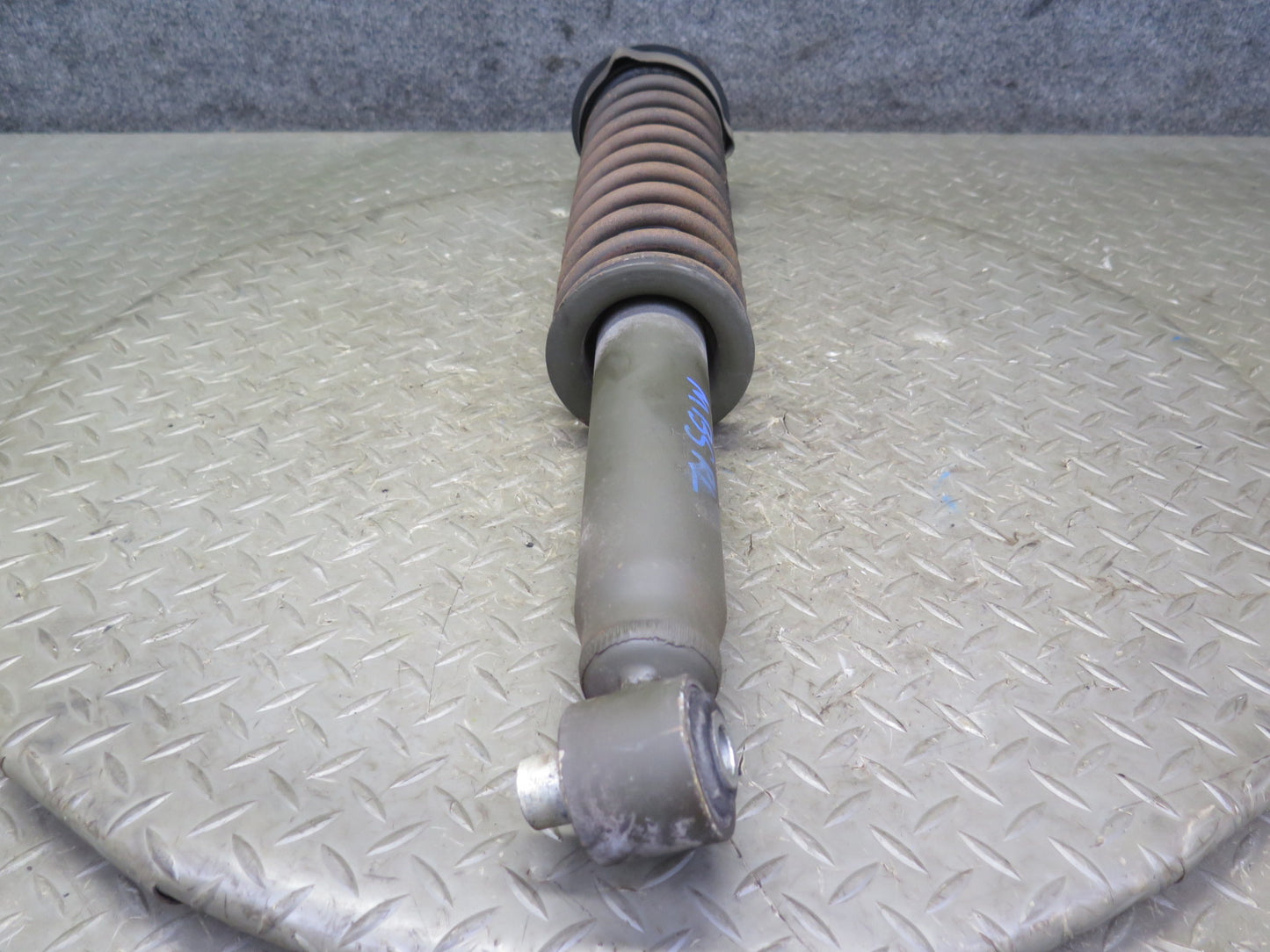 83-87 BMW E24 633CSI 635CSI Rear Left & Right Side Shock Strut Absorber Set OEM