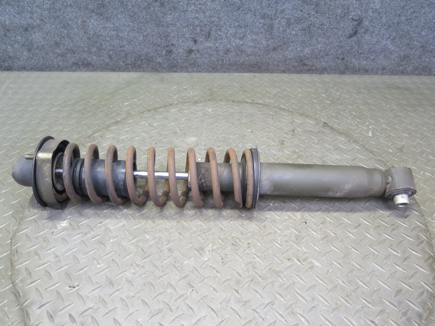 83-87 BMW E24 633CSI 635CSI Rear Left & Right Side Shock Strut Absorber Set OEM
