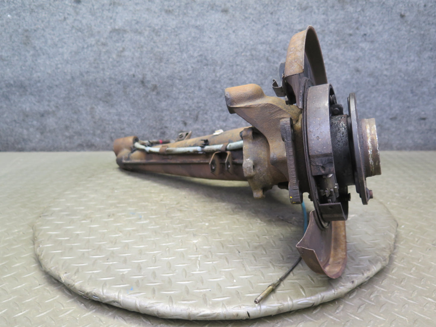 83-89 BMW 633CSI Rear Right Trailing Arm Spindle Knuckle Wheel Hub Bearing OEM