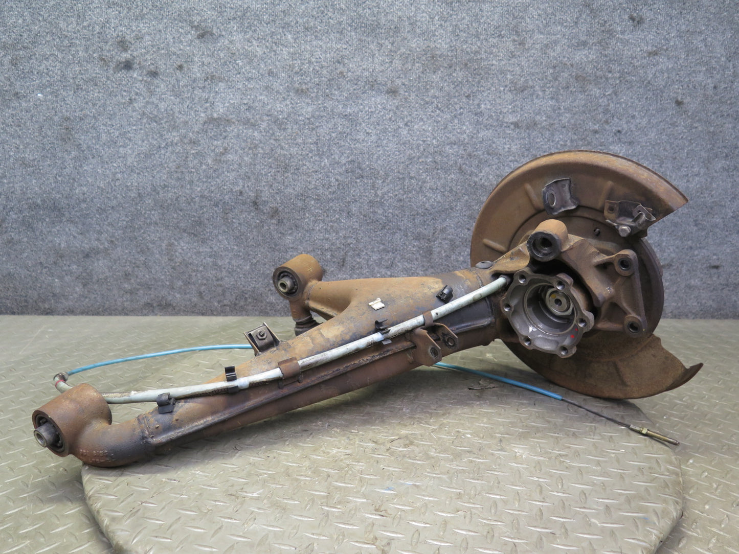 83-89 BMW 633CSI Rear Right Trailing Arm Spindle Knuckle Wheel Hub Bearing OEM