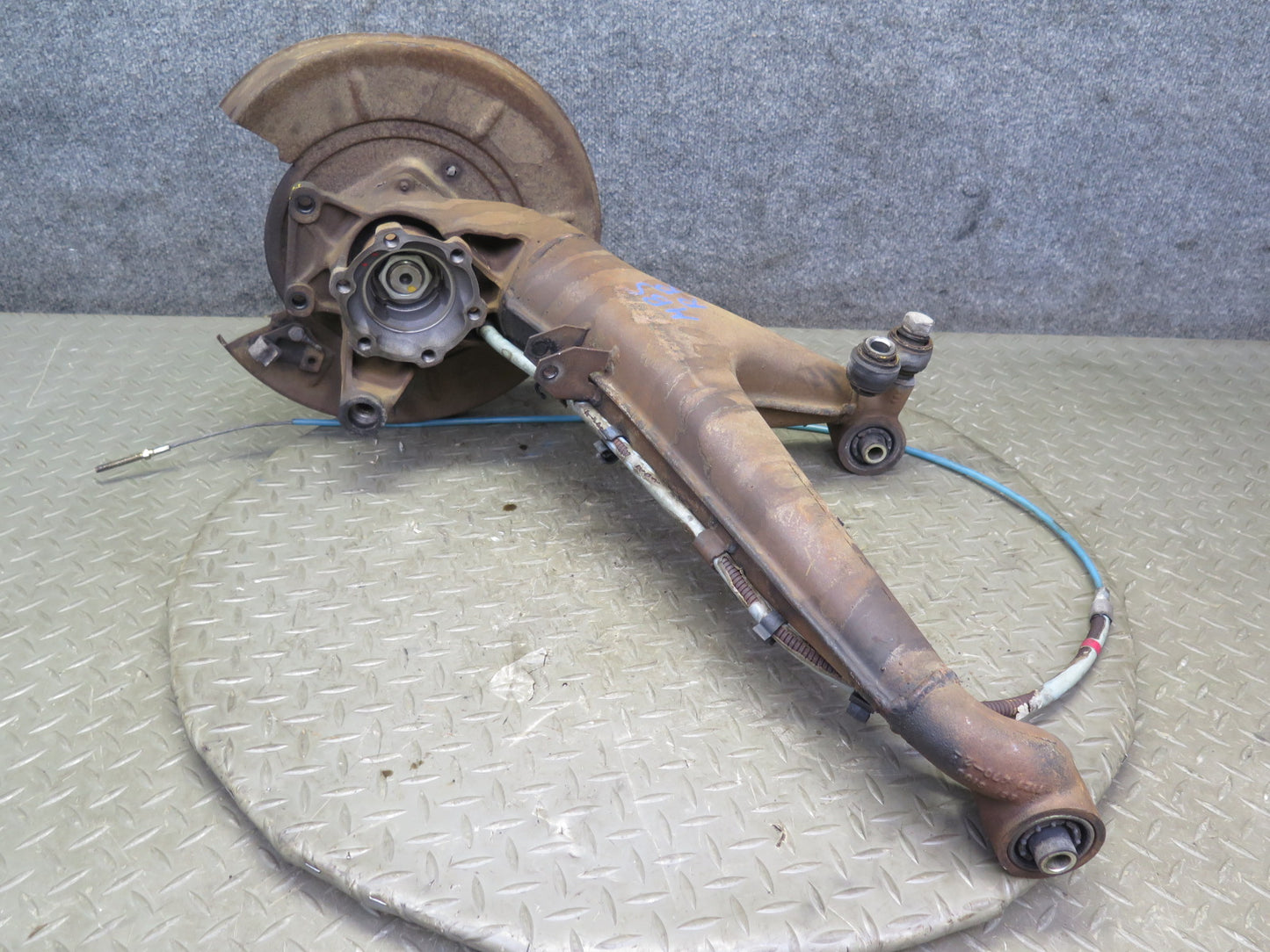 83-89 BMW 633CSI Rear Right Trailing Arm Spindle Knuckle Wheel Hub Bearing OEM