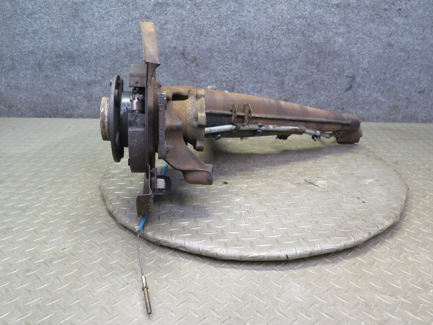 83-89 BMW 633CSI Rear Right Trailing Arm Spindle Knuckle Wheel Hub Bearing OEM