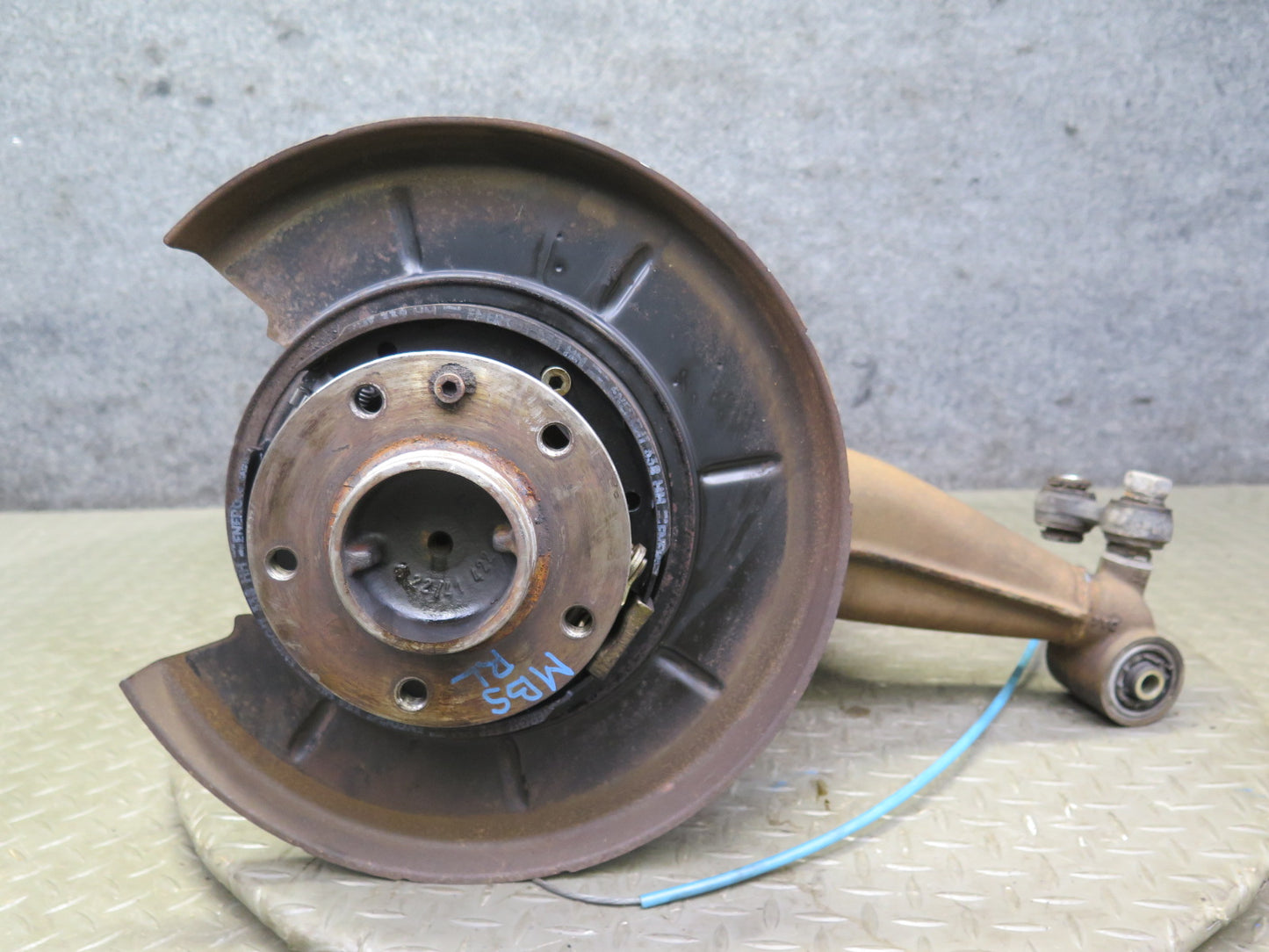 83-89 BMW 633CSI Rear Left Trailing Arm Spindle Knuckle Wheel Hub Bearing OEM