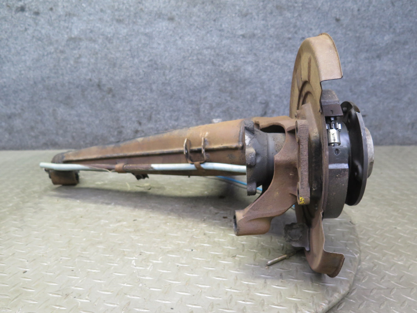 83-89 BMW 633CSI Rear Left Trailing Arm Spindle Knuckle Wheel Hub Bearing OEM
