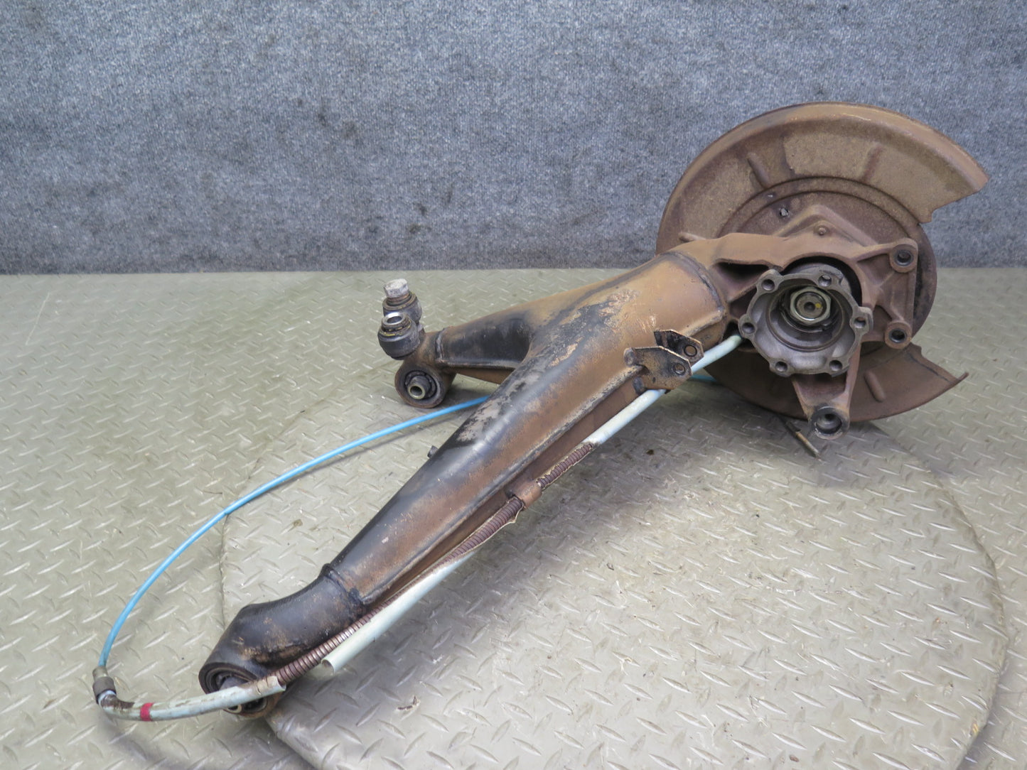83-89 BMW 633CSI Rear Left Trailing Arm Spindle Knuckle Wheel Hub Bearing OEM
