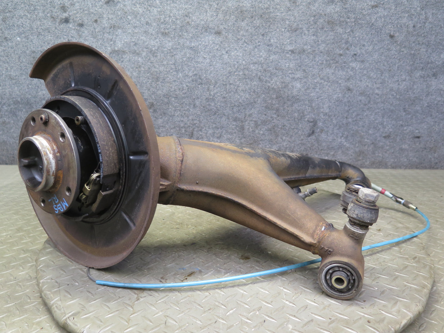 83-89 BMW 633CSI Rear Left Trailing Arm Spindle Knuckle Wheel Hub Bearing OEM
