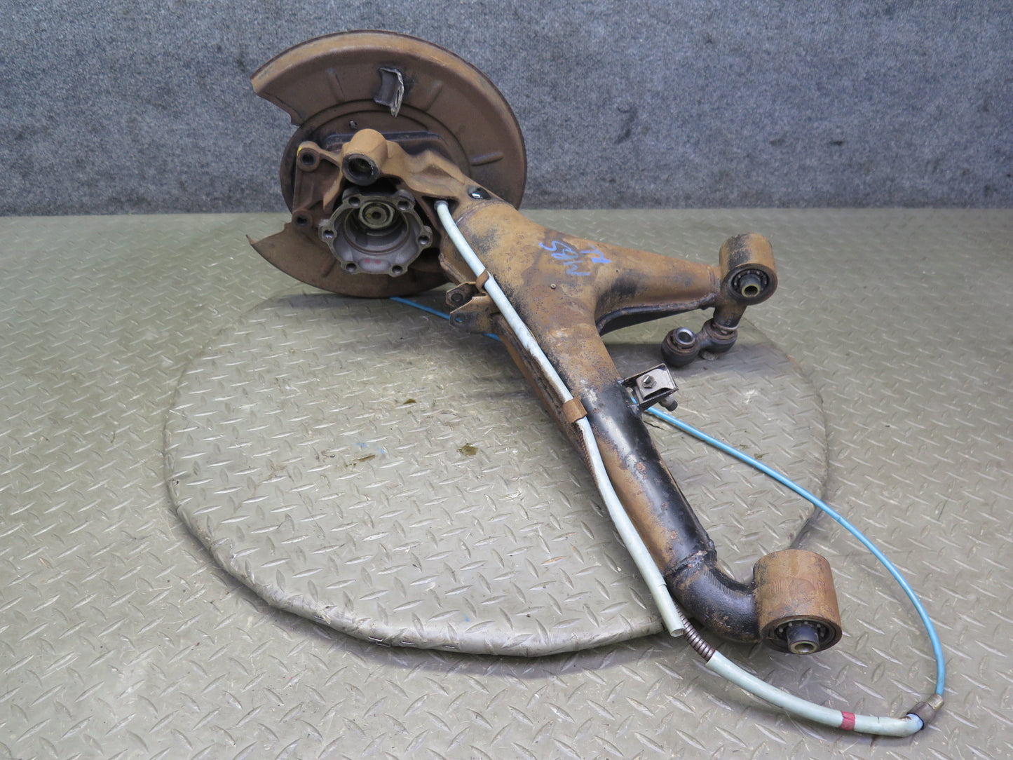 83-89 BMW 633CSI Rear Left Trailing Arm Spindle Knuckle Wheel Hub Bearing OEM