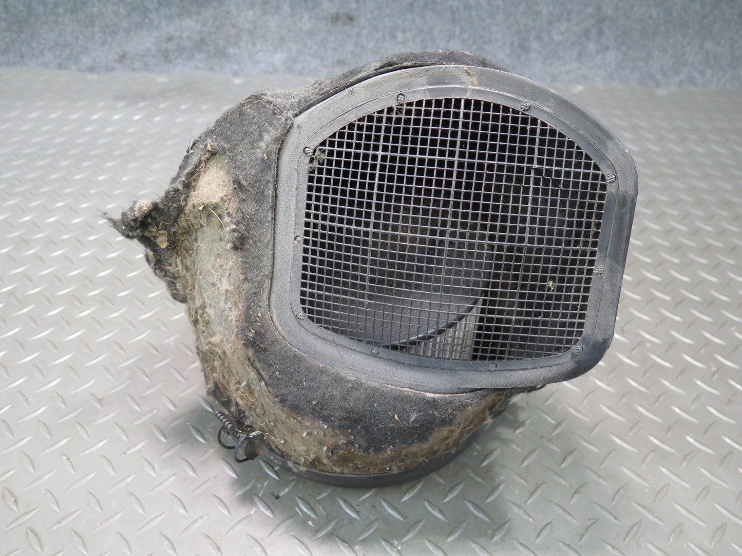 99-03 VW Eurovan T4 2.8L Cabin Air Filter Box Plate Housing 701819077B OEM