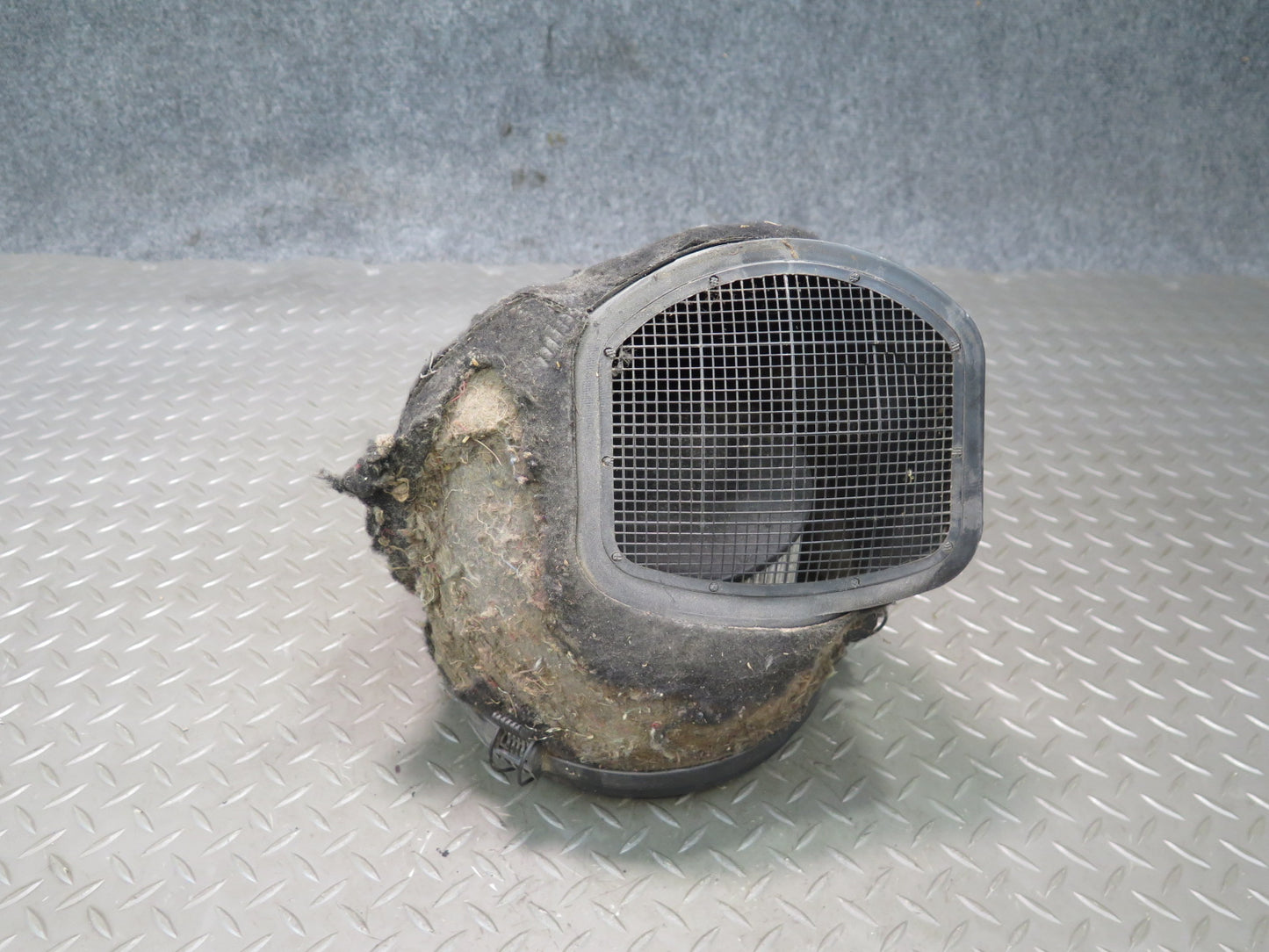 99-03 VW Eurovan T4 2.8L Cabin Air Filter Box Plate Housing 701819077B OEM