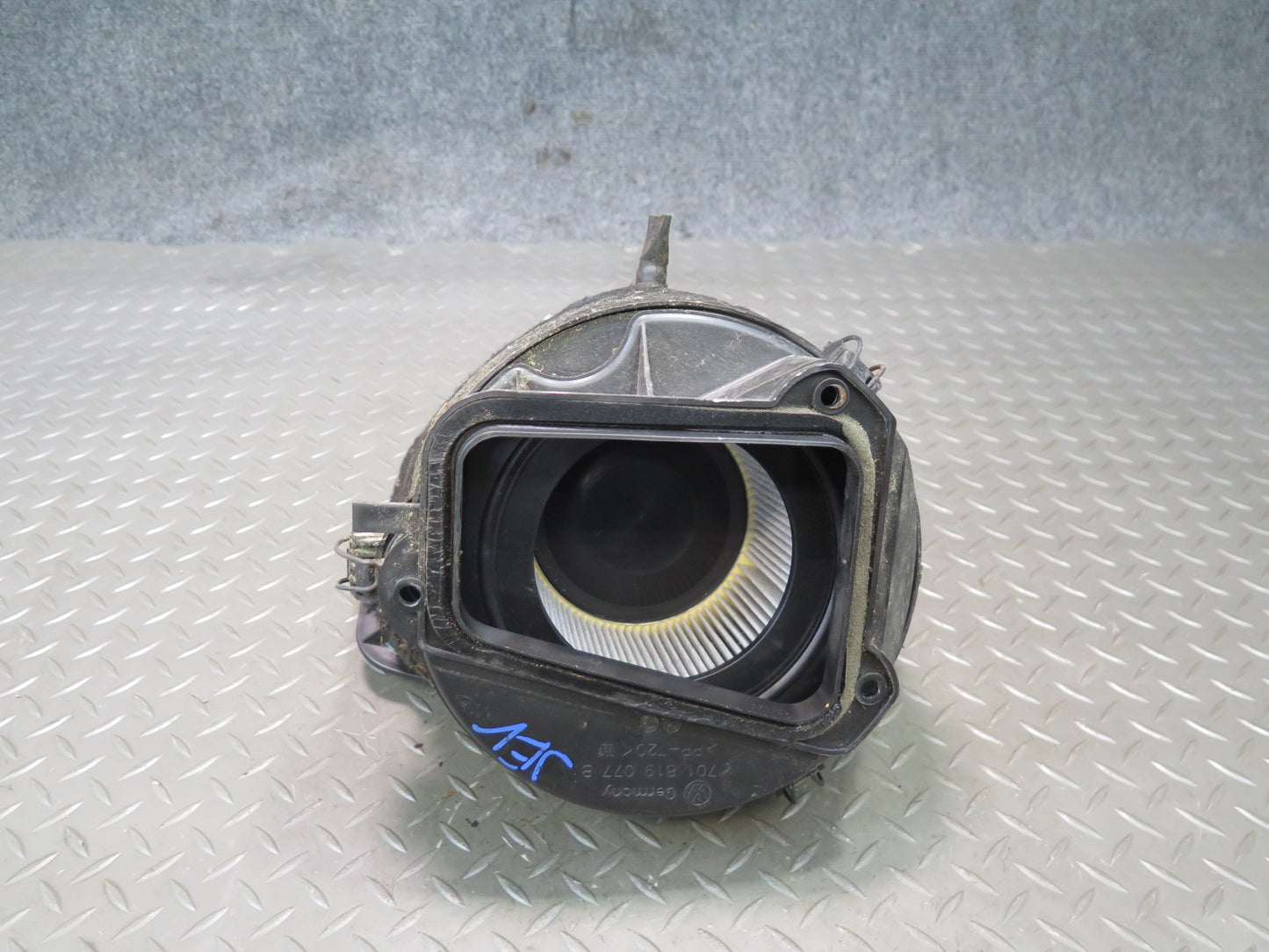 99-03 VW Eurovan T4 2.8L Cabin Air Filter Box Plate Housing 701819077B OEM