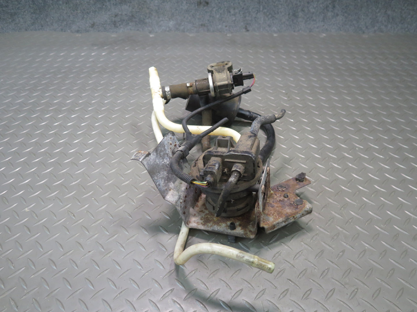 01-03 VW Eurovan T4 2.8L Leak Detection Pump w Valve 7D0906271A Set OEM