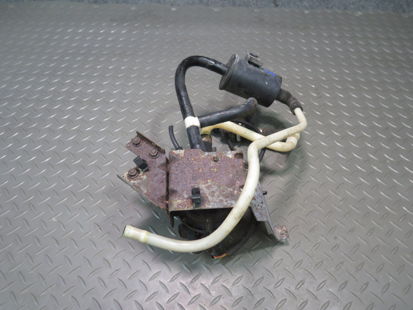 01-03 VW Eurovan T4 2.8L Leak Detection Pump w Valve 7D0906271A Set OEM