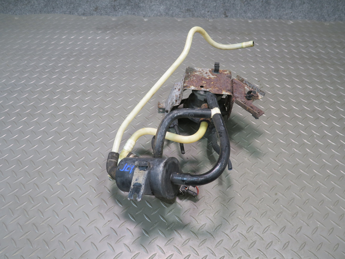 01-03 VW Eurovan T4 2.8L Leak Detection Pump w Valve 7D0906271A Set OEM