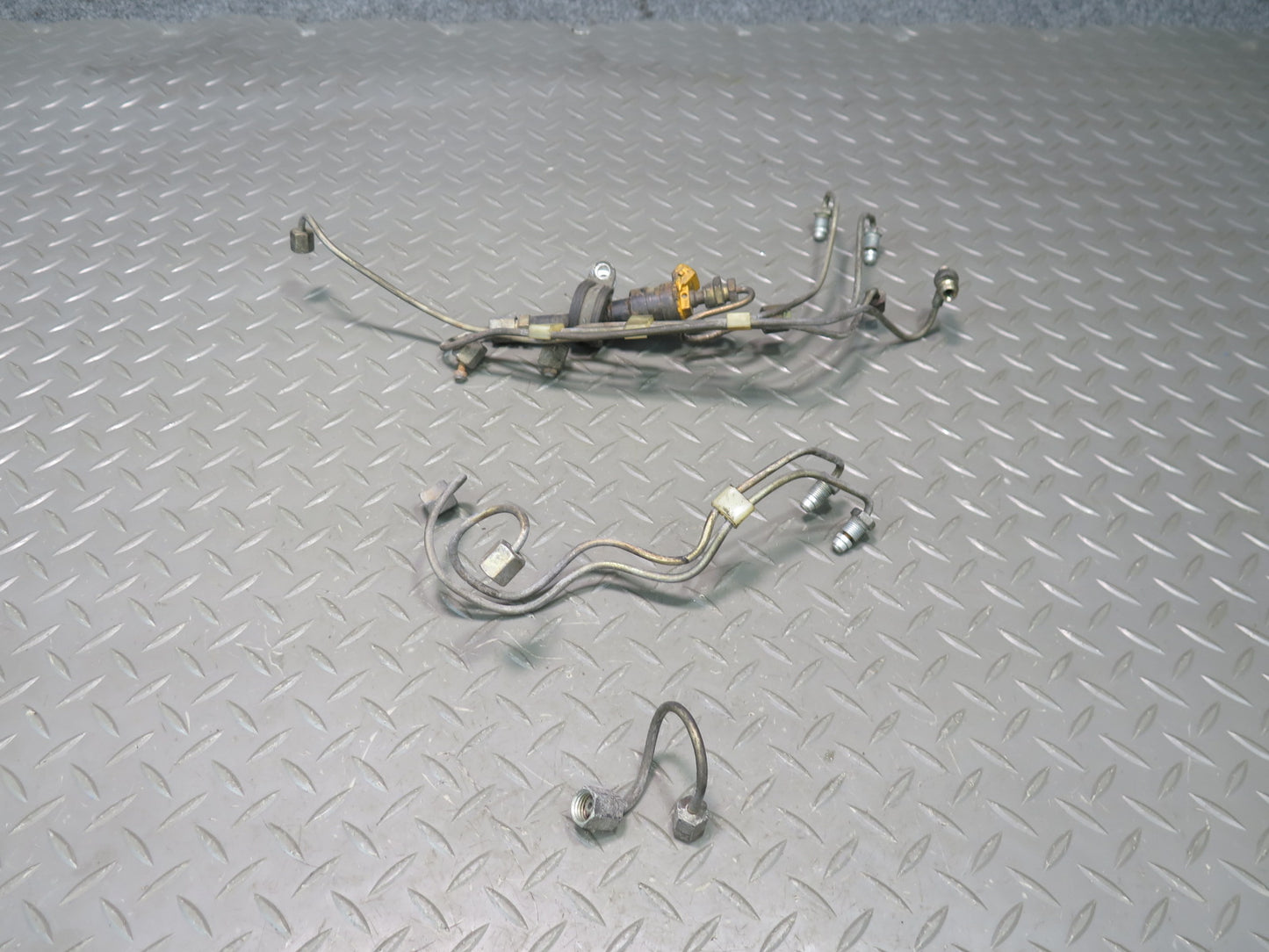 81-85 Mercedes R107 380SL M116 Left Fuel Injector Pipe Line Set w Valve Set OEM