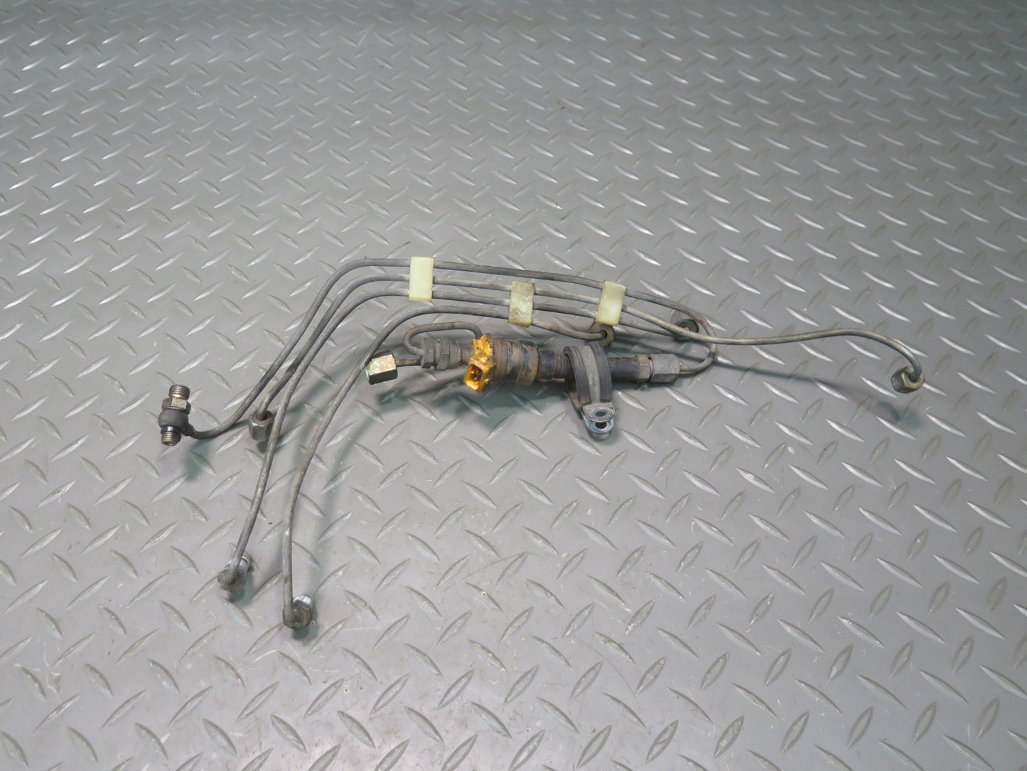 81-85 Mercedes R107 380SL M116 Left Fuel Injector Pipe Line Set w Valve Set OEM