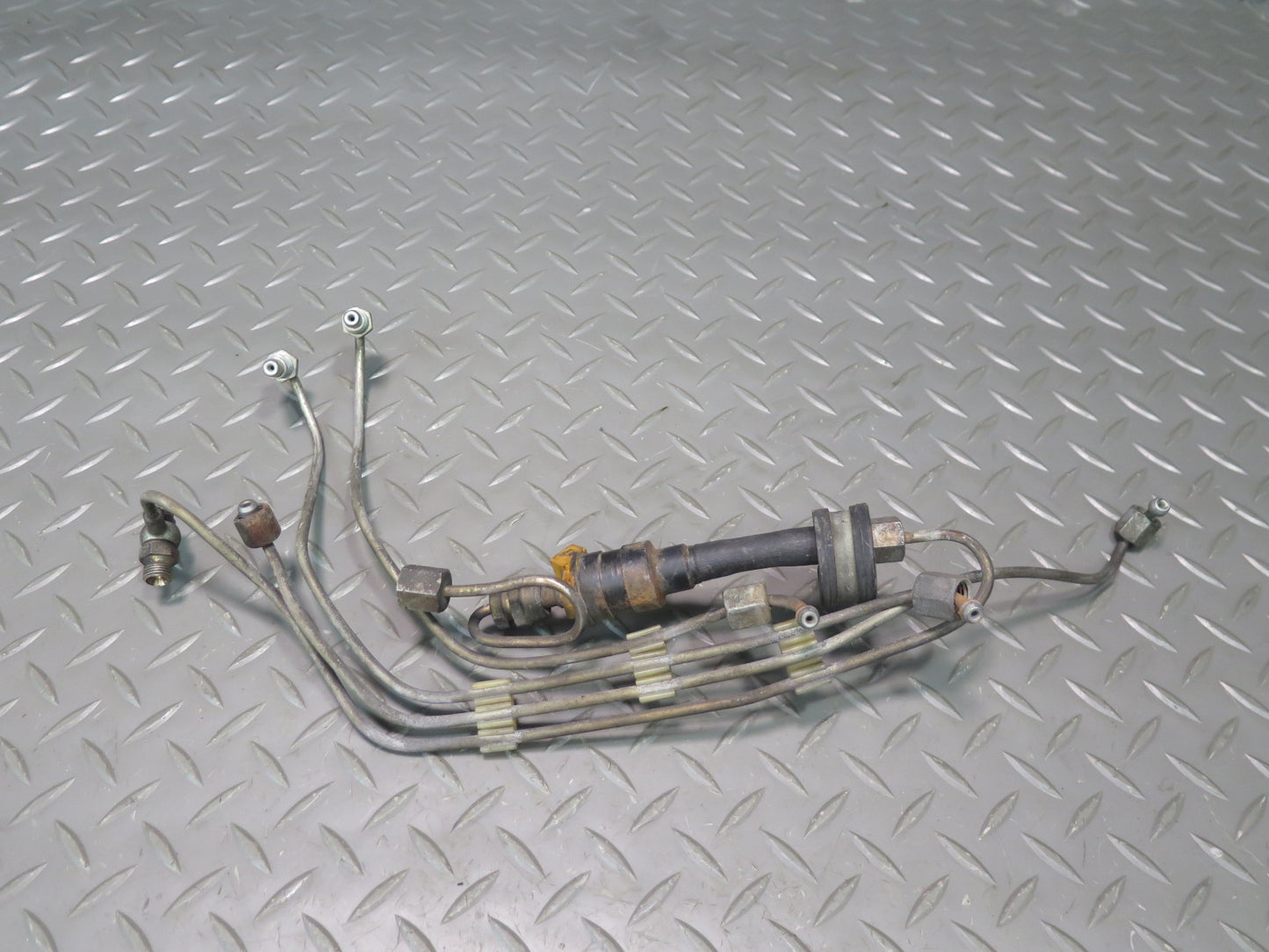 81-85 Mercedes R107 380SL M116 Left Fuel Injector Pipe Line Set w Valve Set OEM