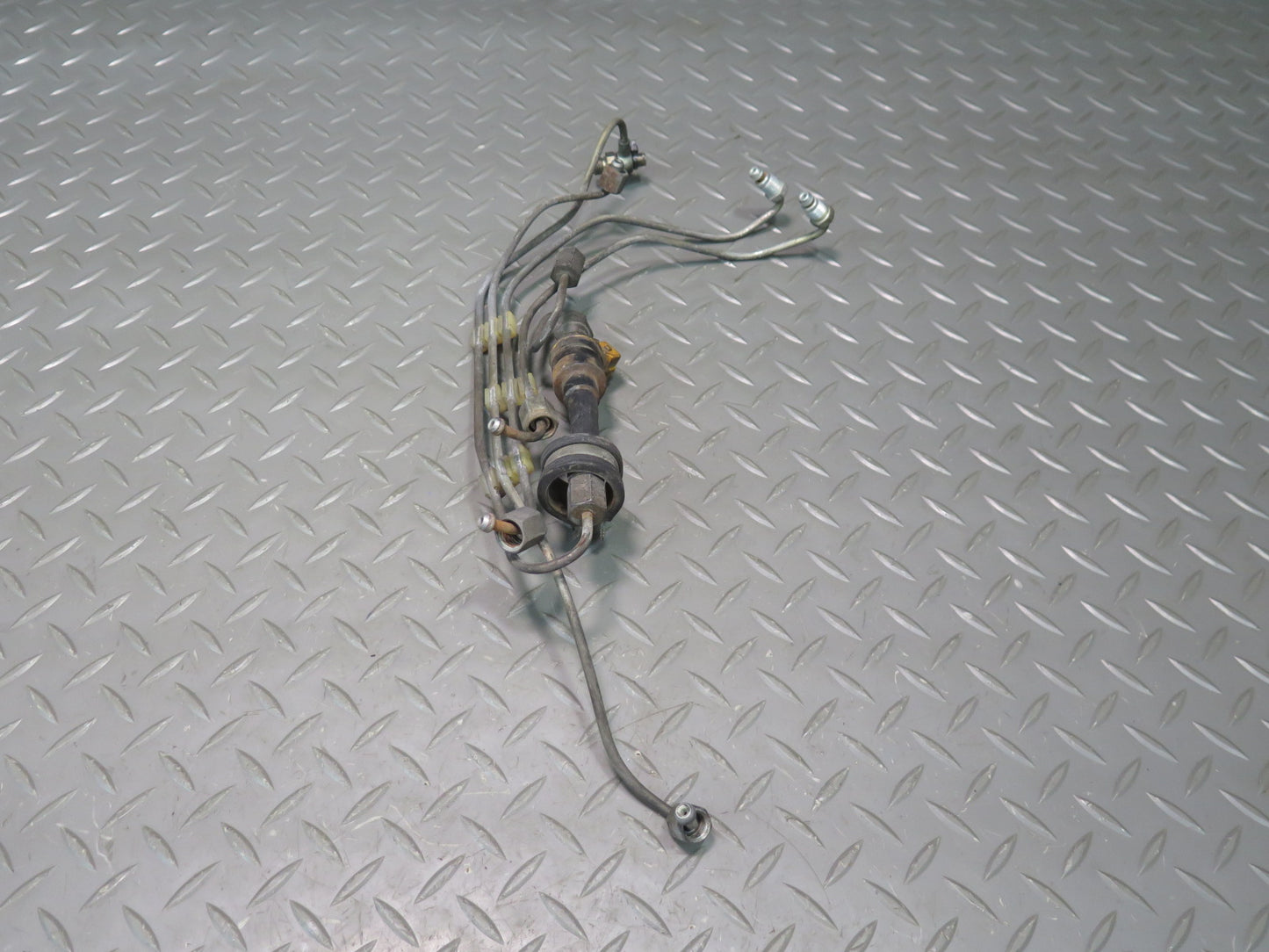 81-85 Mercedes R107 380SL M116 Left Fuel Injector Pipe Line Set w Valve Set OEM