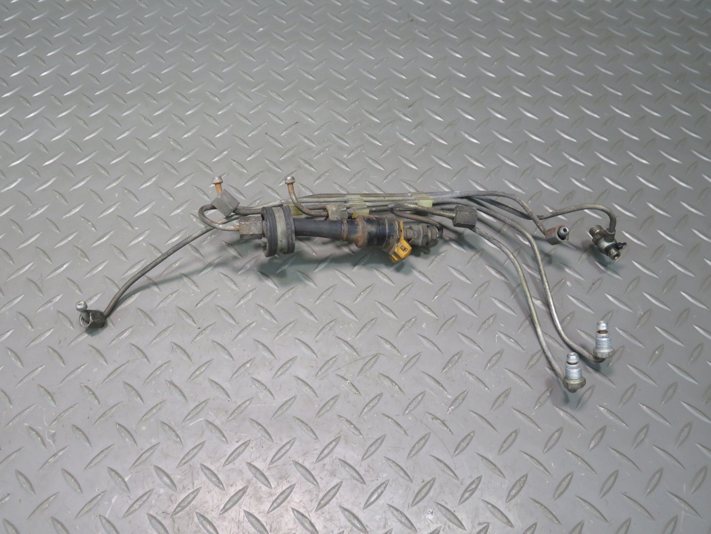 81-85 Mercedes R107 380SL M116 Left Fuel Injector Pipe Line Set w Valve Set OEM
