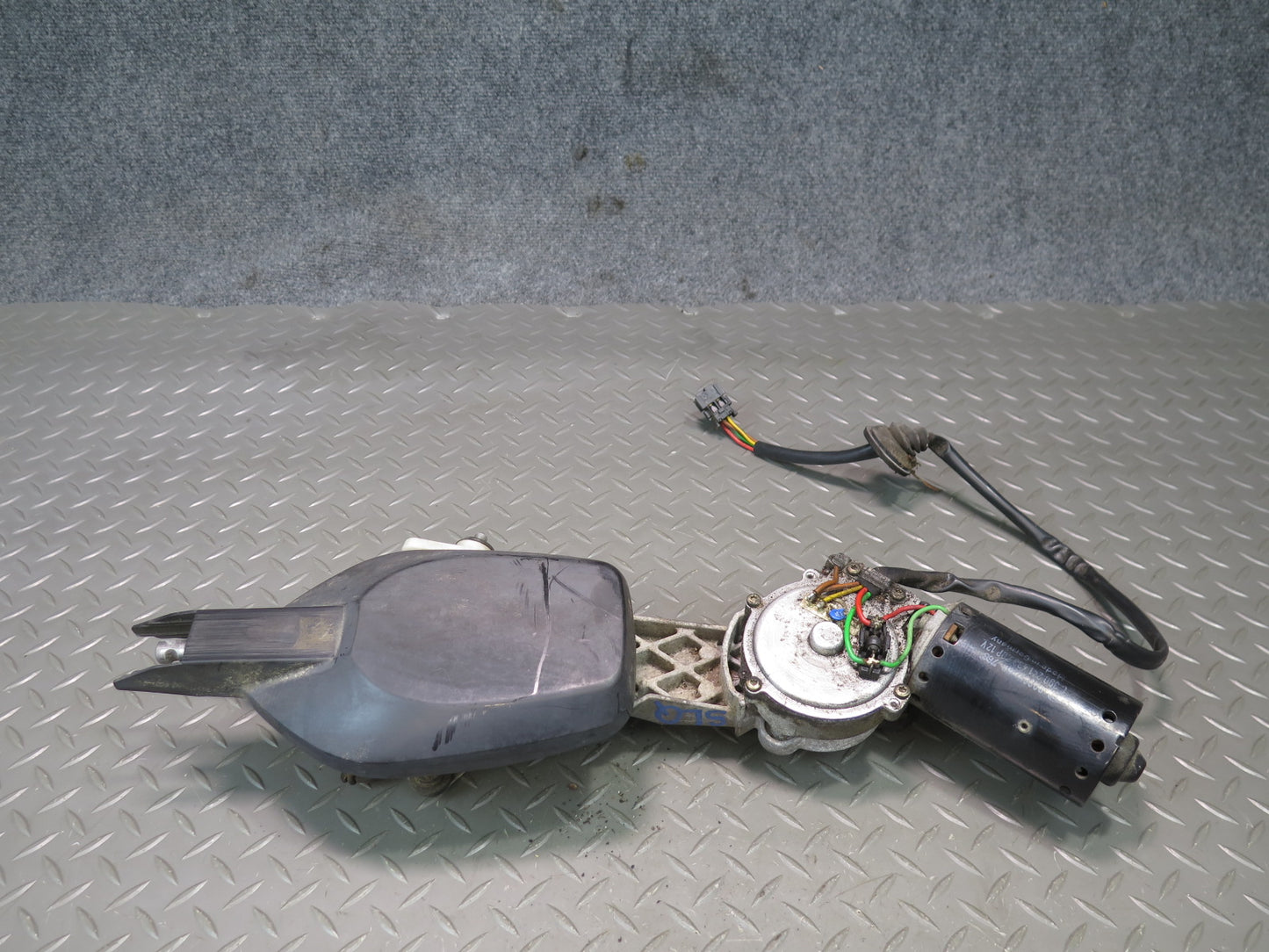 94-02 Mercedes R129 Sl-class Windshield Wiper Transmission  Linkage w Motor OEM