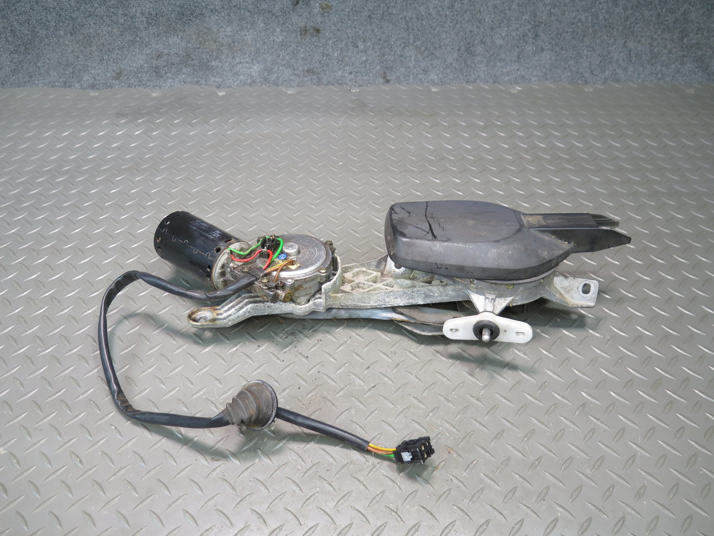 94-02 Mercedes R129 Sl-class Windshield Wiper Transmission  Linkage w Motor OEM