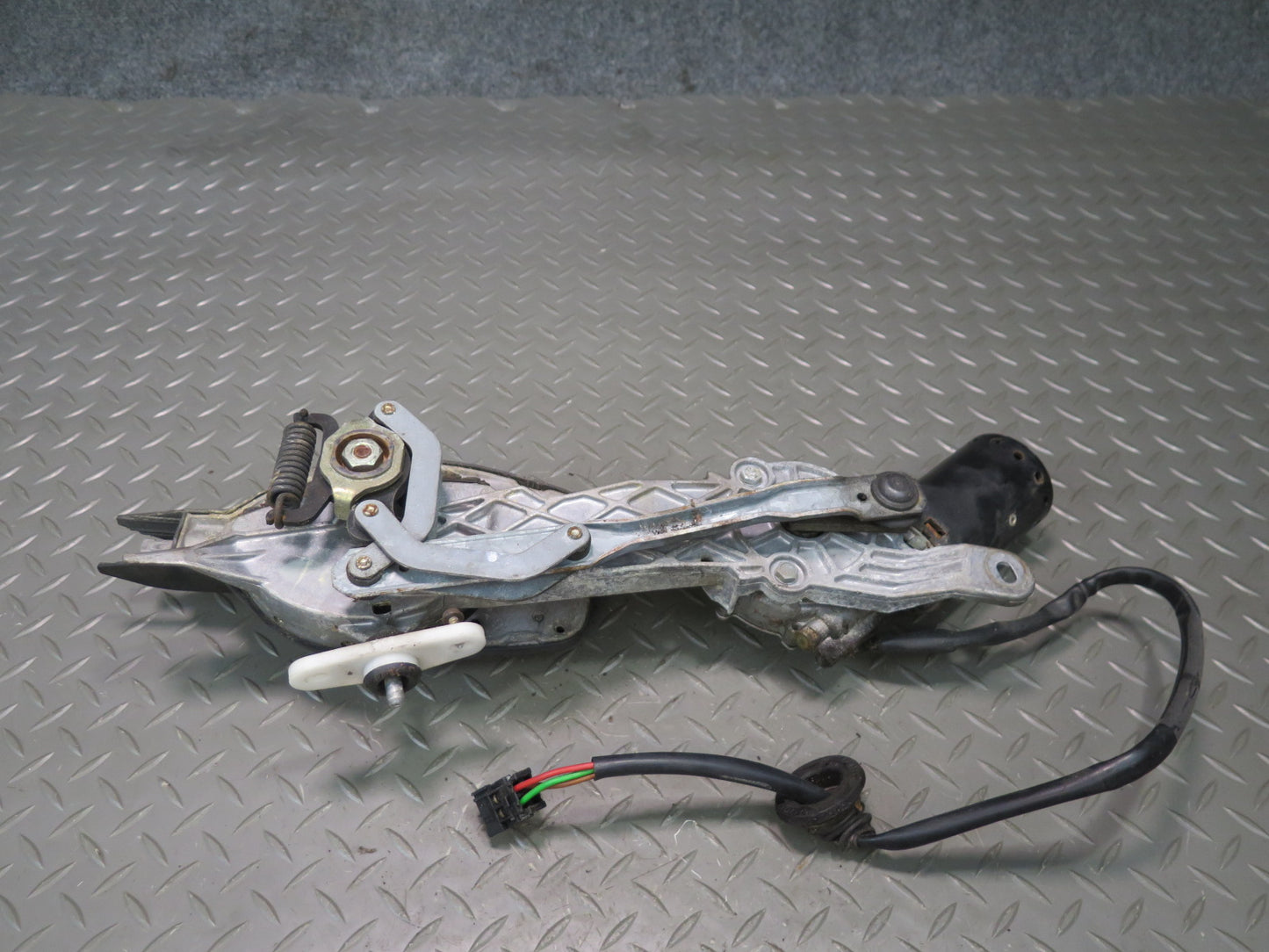 94-02 Mercedes R129 Sl-class Windshield Wiper Transmission  Linkage w Motor OEM