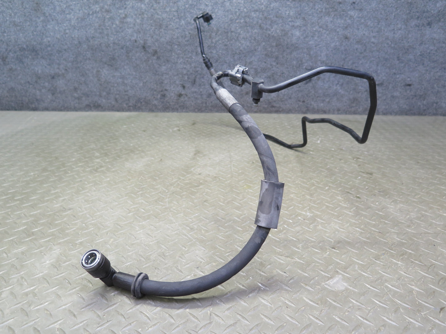 07-12 Mercedes R230 Sl-class Rear Left ABC Hydraulic Suspension Line Pipe OEM