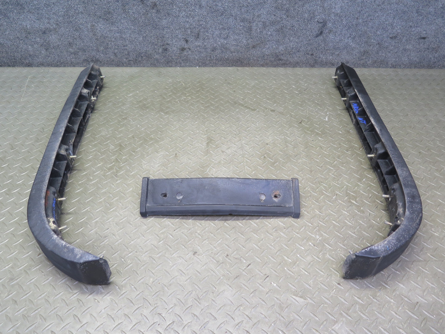 83-89 BMW E24 633CSi 635CSi Front Bumper Rubber Impact Insert Strip Set OEM