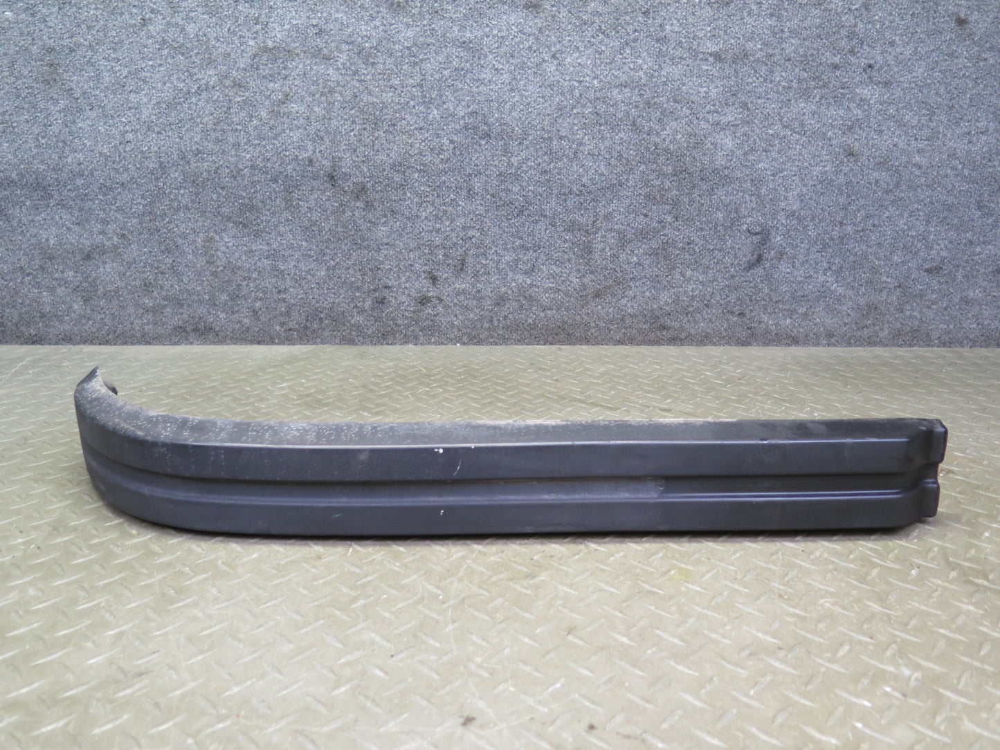 83-89 BMW E24 633CSi 635CSi Front Bumper Rubber Impact Insert Strip Set OEM