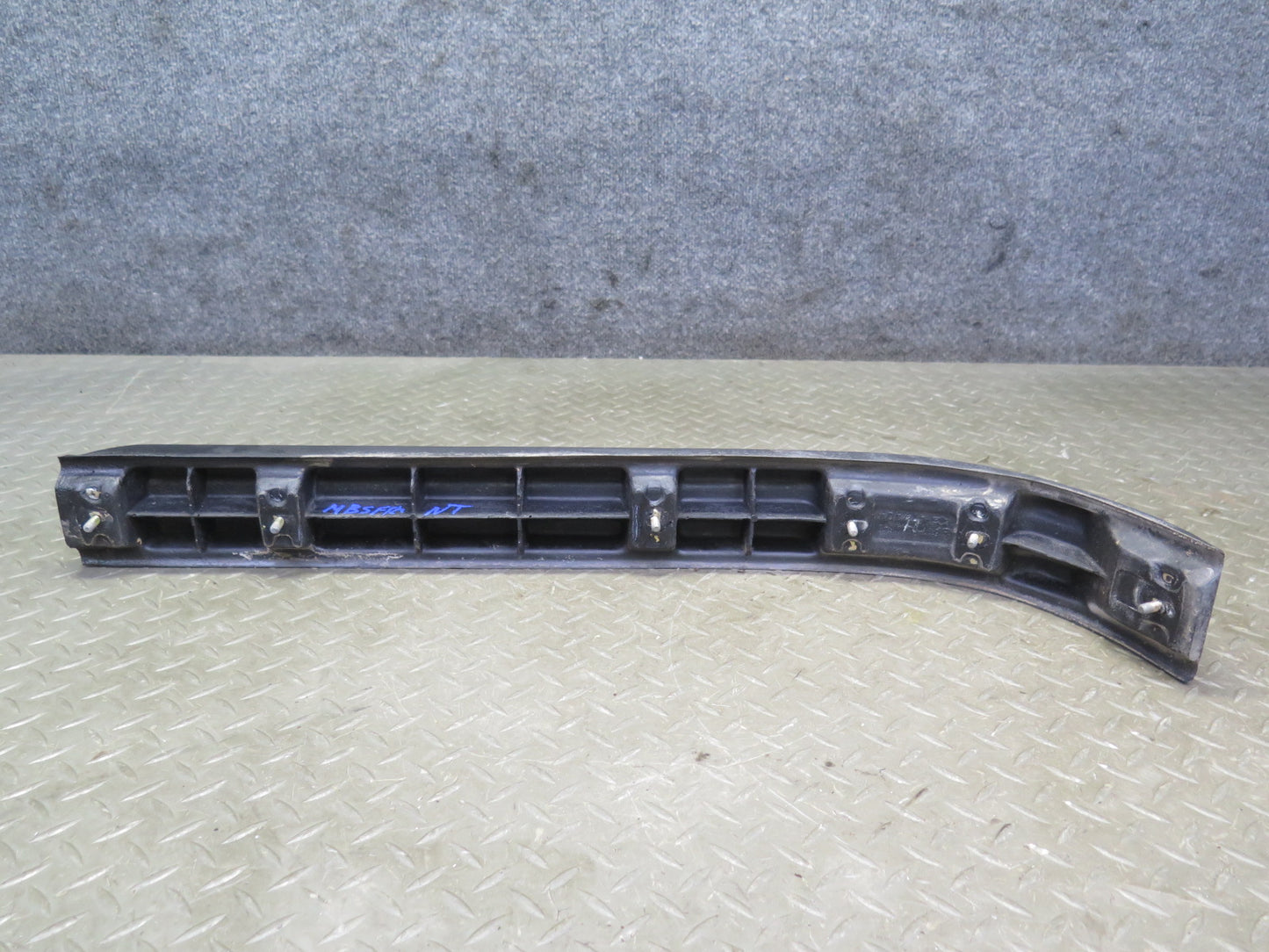 83-89 BMW E24 633CSi 635CSi Front Bumper Rubber Impact Insert Strip Set OEM