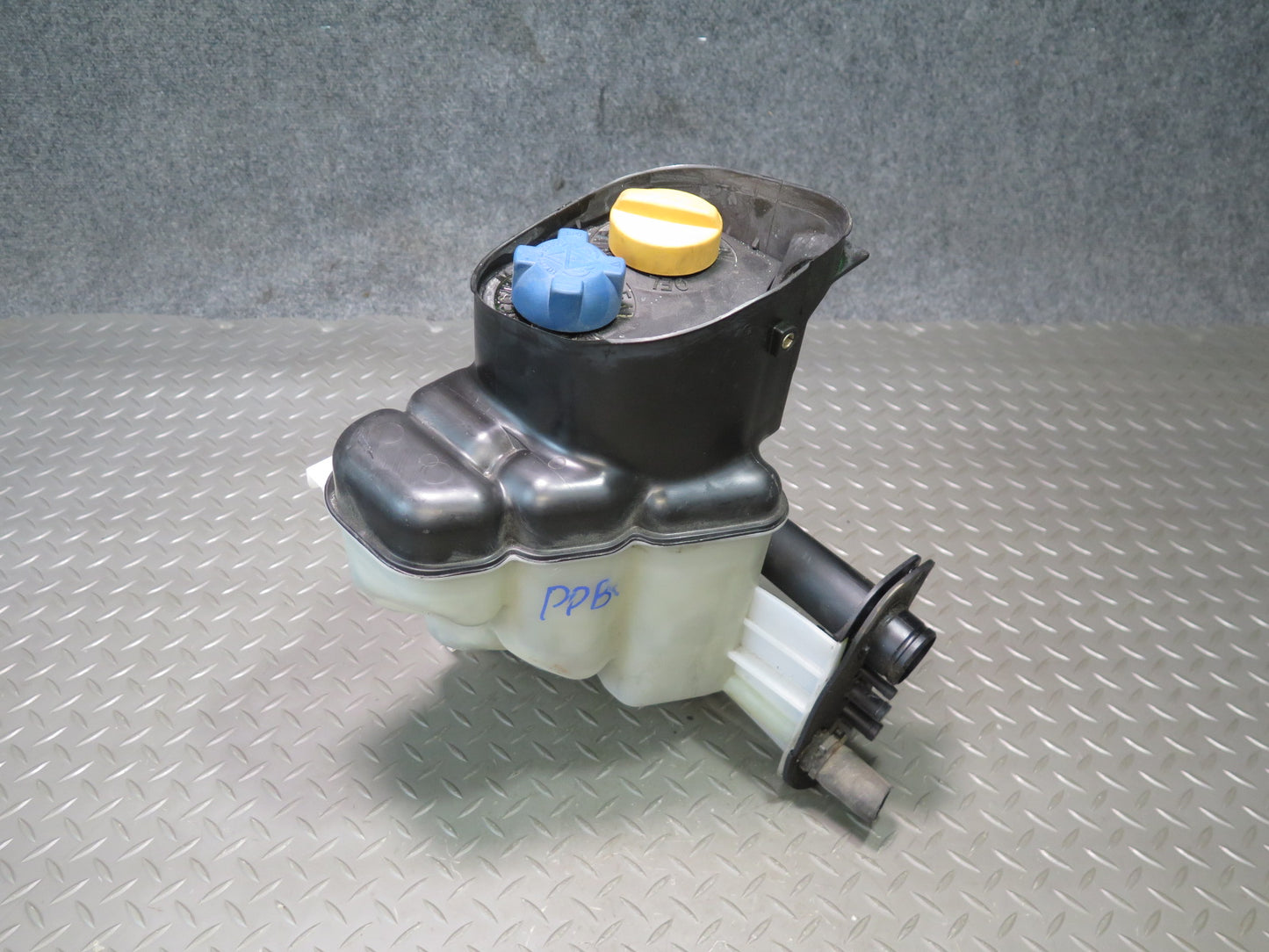 2000-2004 Porsche Boxster 986 Radiator Overflow Expansion Fluid Tank Reservoir