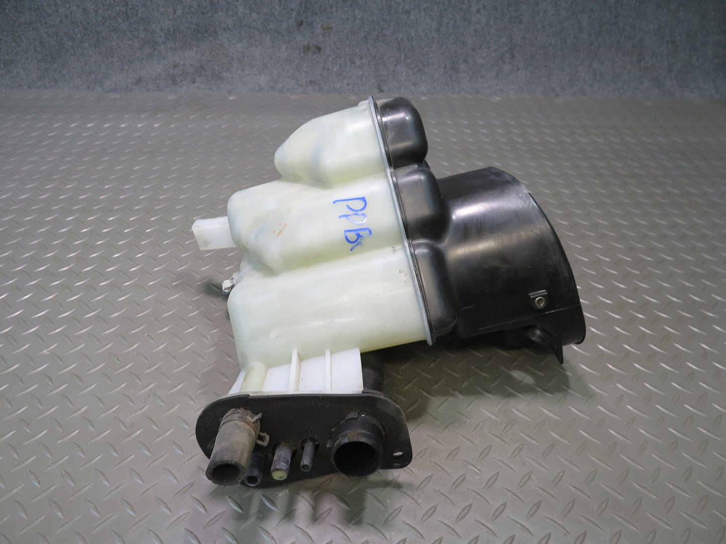 2000-2004 Porsche Boxster 986 Radiator Overflow Expansion Fluid Tank Reservoir