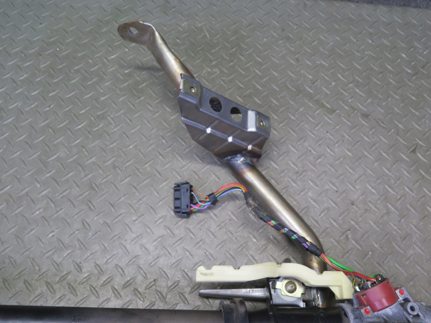 95-99 BMW E36 318ti Steering Column Assembly w Bracket OEM