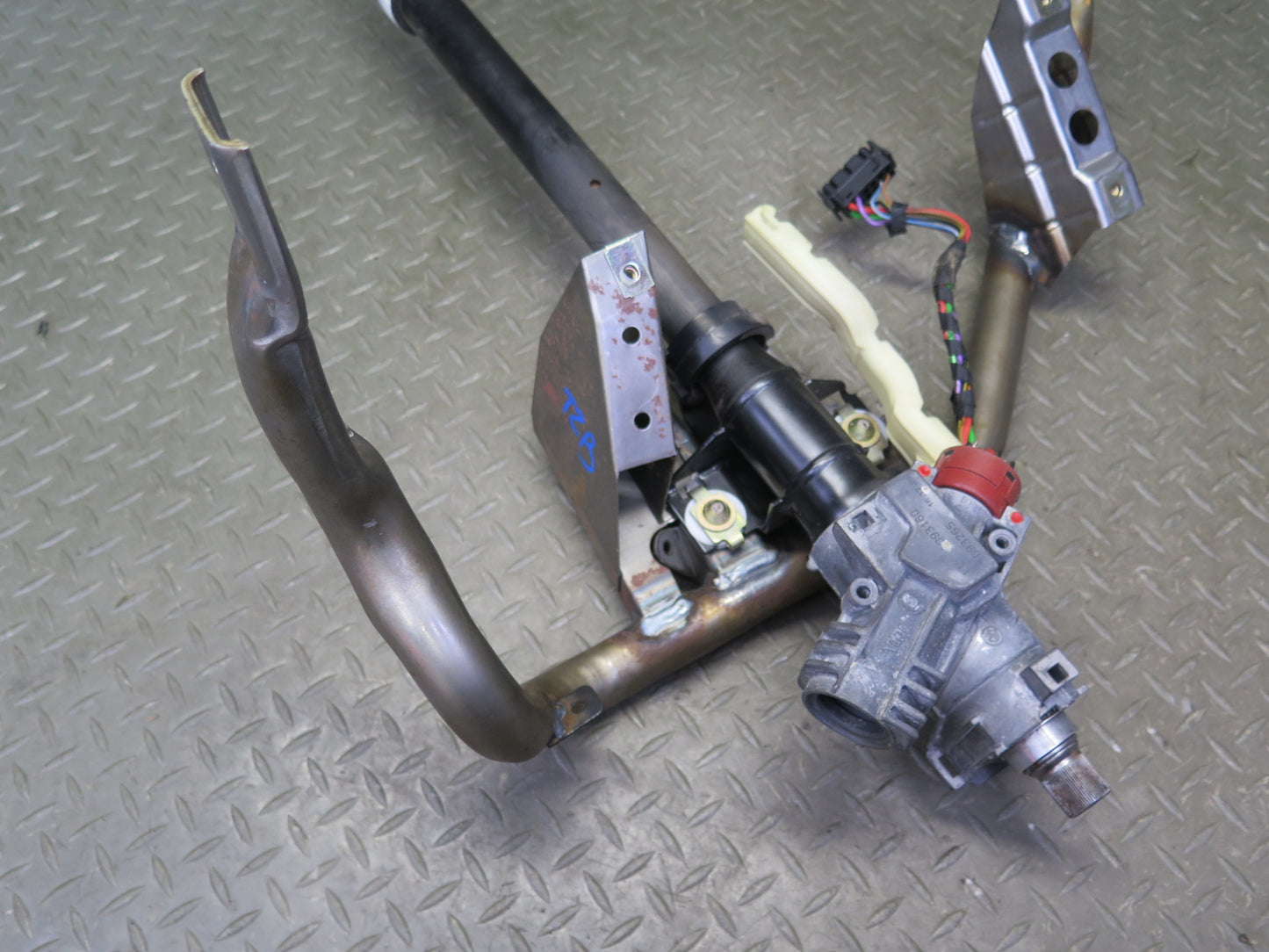 95-99 BMW E36 318ti Steering Column Assembly w Bracket OEM