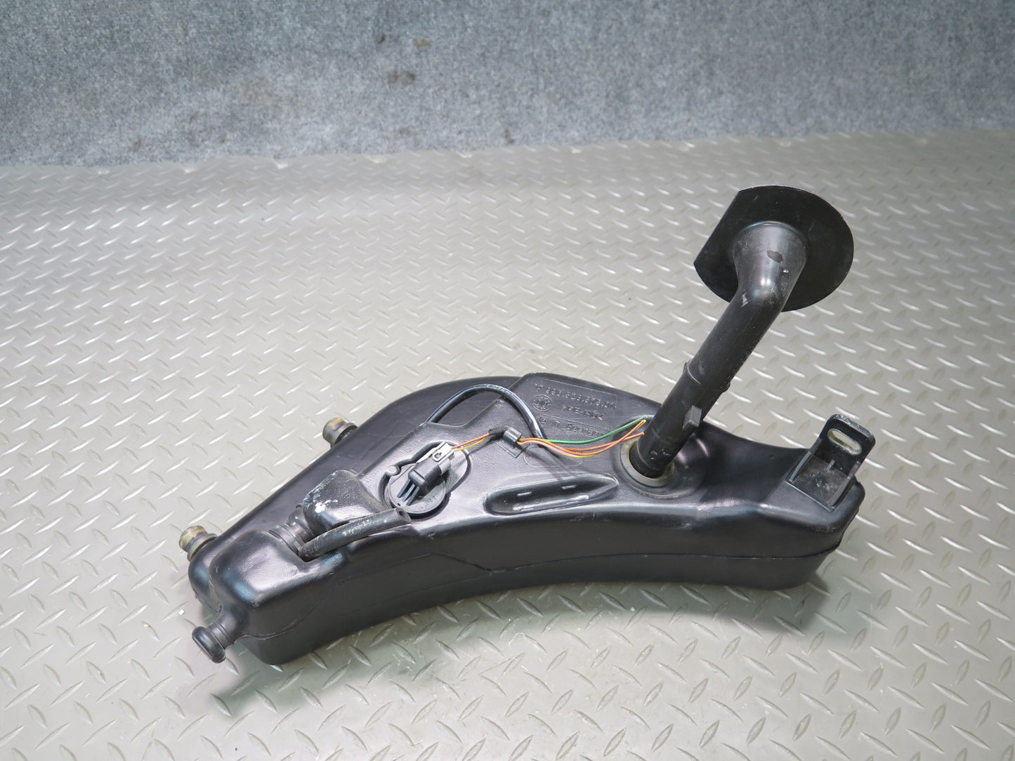 1997-2004 Porsche Boxster 986 Windshield Washer Reservoir Tank W/ Pump
