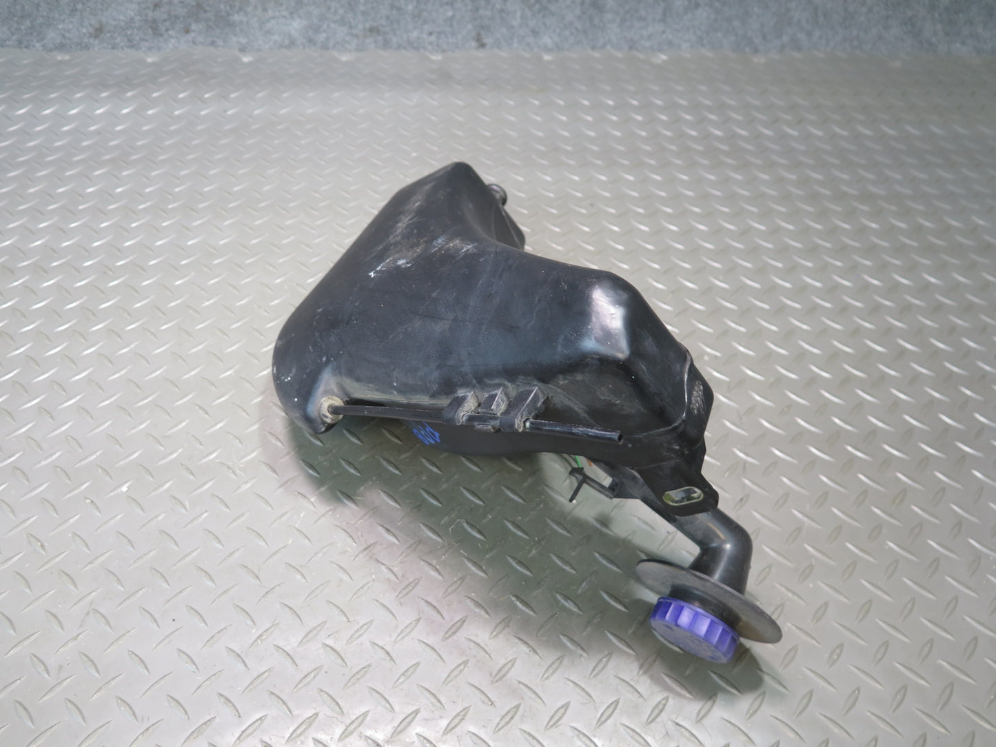1997-2004 Porsche Boxster 986 Windshield Washer Reservoir Tank W/ Pump