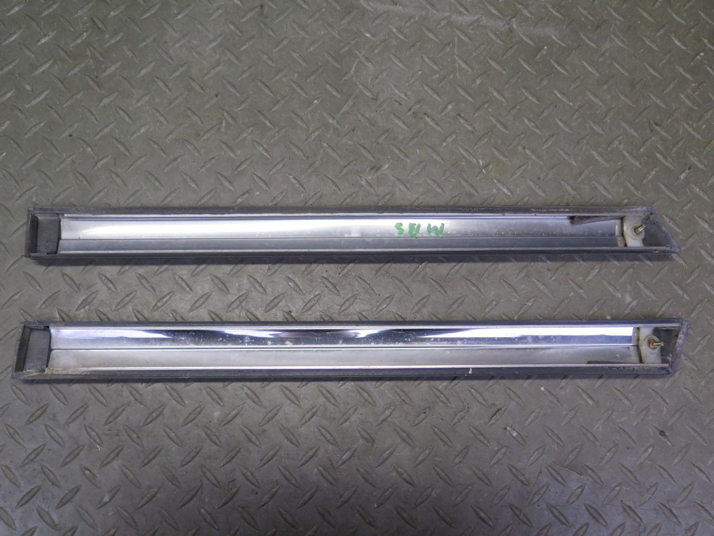 83-89 BMW E24 633CSi 635CSi Fender Door Quarter Exterior Molding Trim Panel OEM