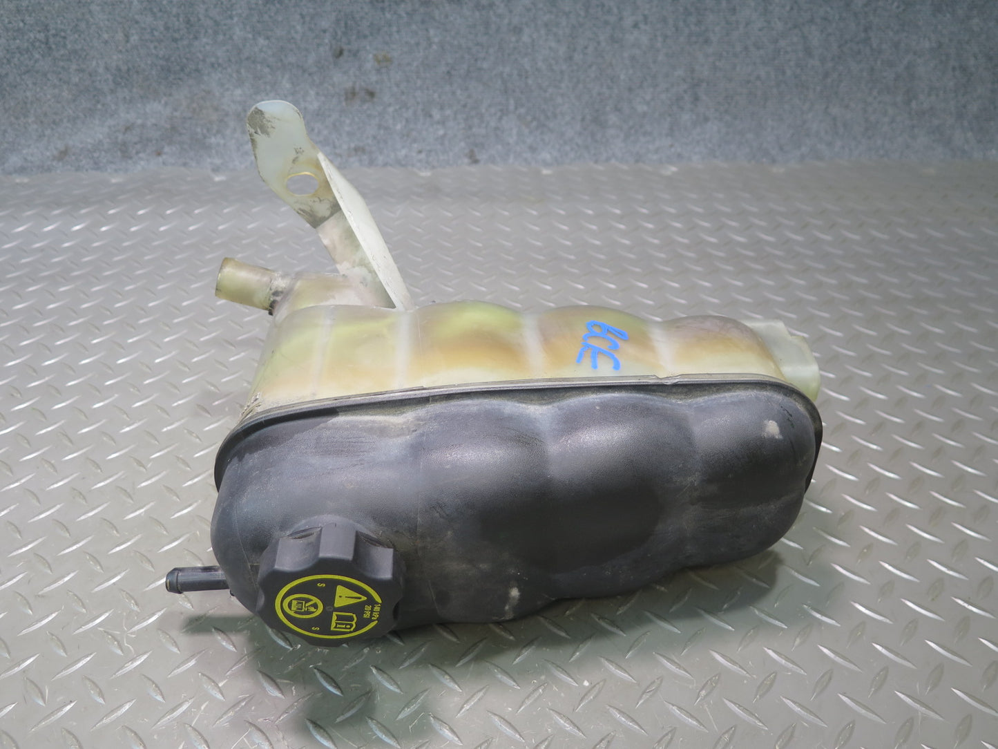 2007-2014 Cadillac Escalade Engine Radiator Expansion Overflow Reservoir Tank