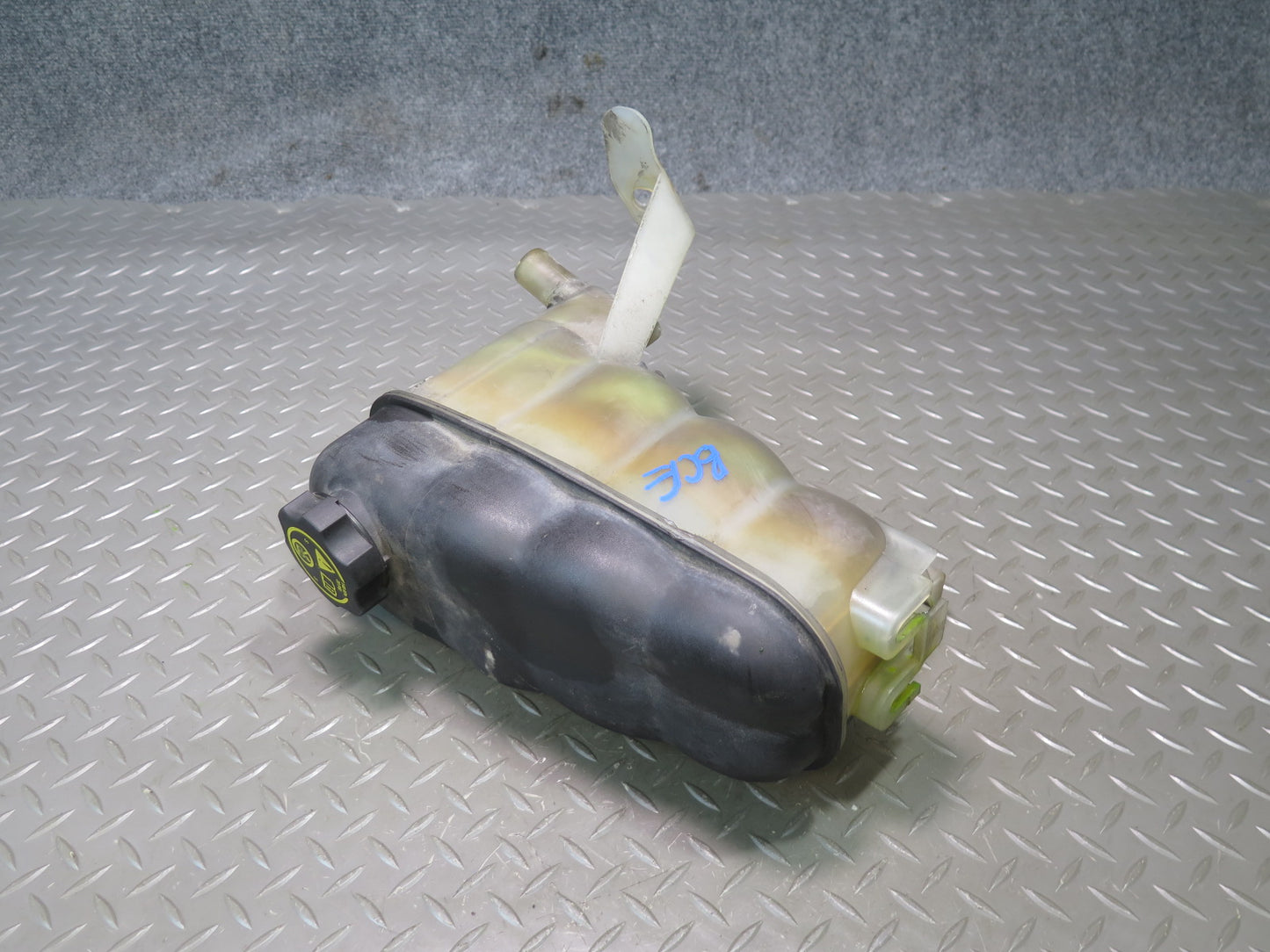 2007-2014 Cadillac Escalade Engine Radiator Expansion Overflow Reservoir Tank