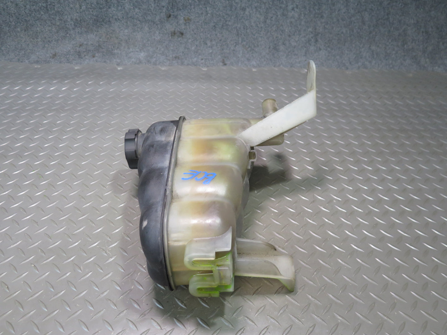 2007-2014 Cadillac Escalade Engine Radiator Expansion Overflow Reservoir Tank